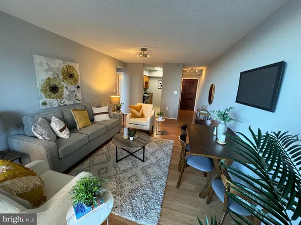 4801 Fairmont Ave APT 603, Bethesda, MD 20814