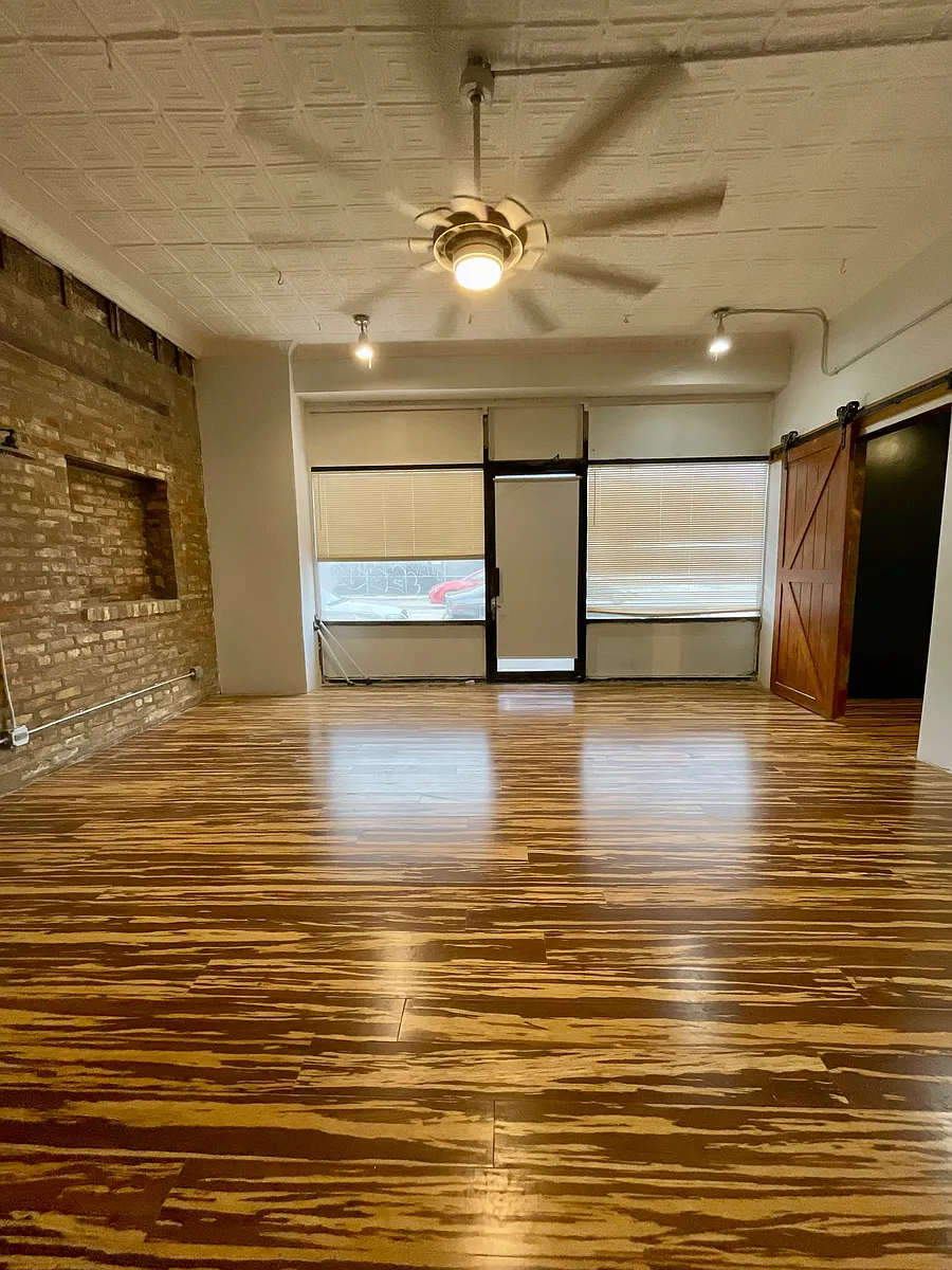 Building Photo - 2404 W Augusta Blvd #1
