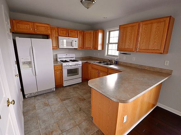 4th image of 606F Oakwood Ave