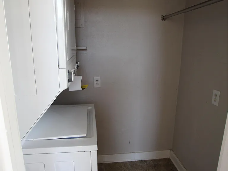 203-205 E Gwinnett St — Photo 12