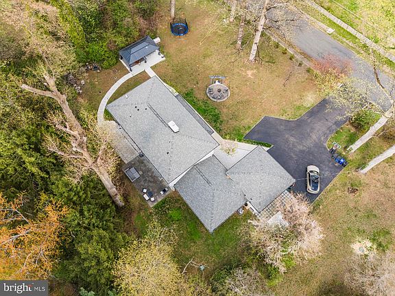 3rd image of 3803 Estel Rd