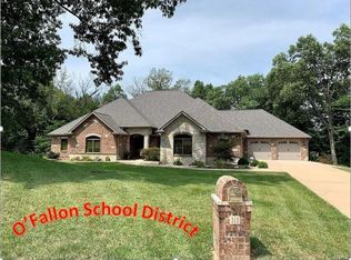 11 Brookewood Dr, Caseyville, IL 62232