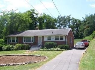 4504 Peach Tree Dr NW, Roanoke, VA 24017