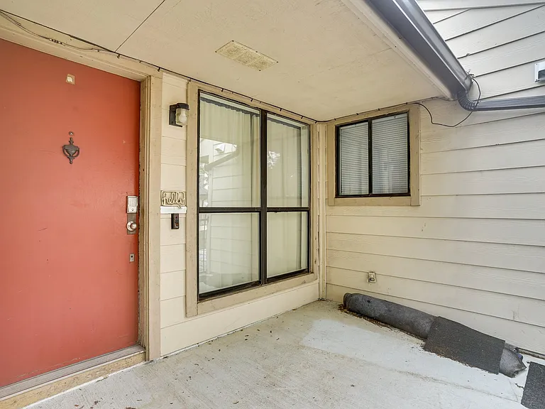6646 E Lovers Ln — Photo 22