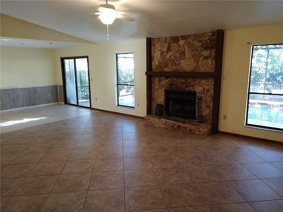 5th image of 905 Cypress Wood Ln
