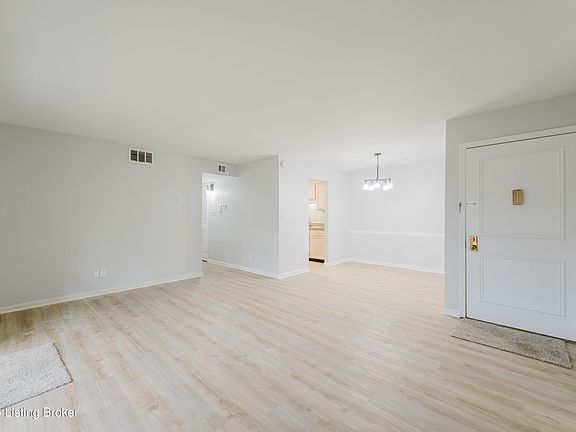 3rd image of 802 Highwood Dr