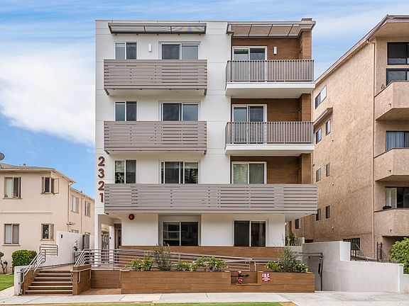 3rd image of 2321 Fox Hills Dr #2411542
