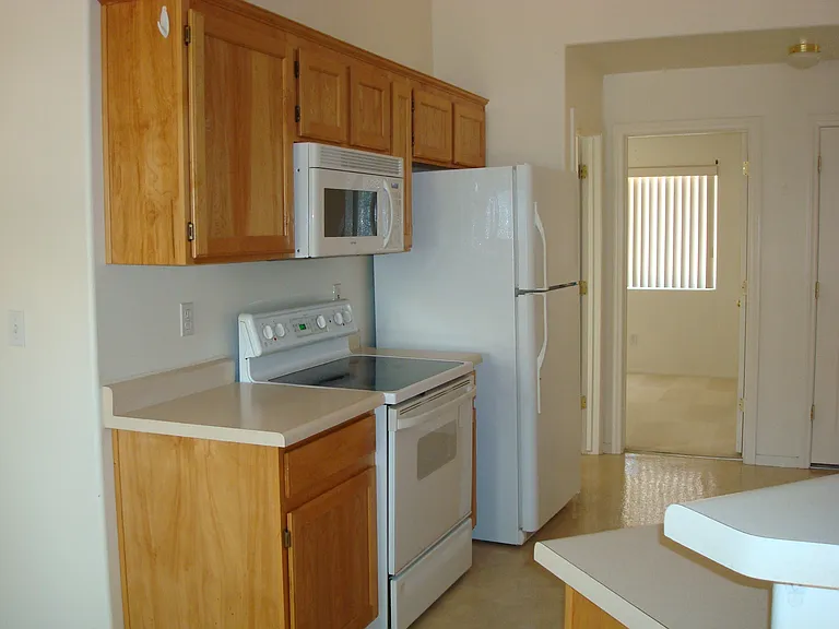 325 Muscat Dr — Photo 18