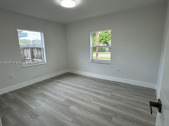 3rd image of 365 NW 138th St