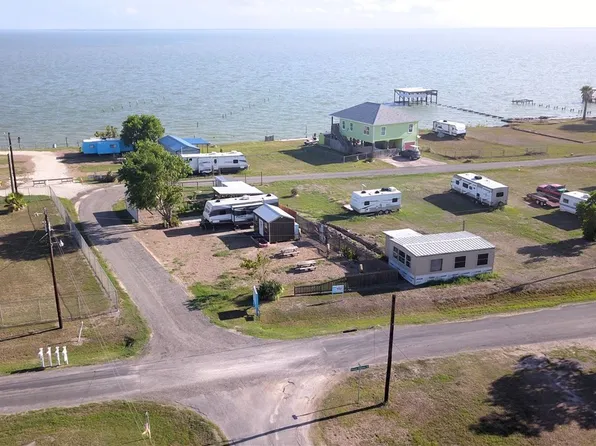 61 Bay Front Ln, Port Lavaca, TX 77979