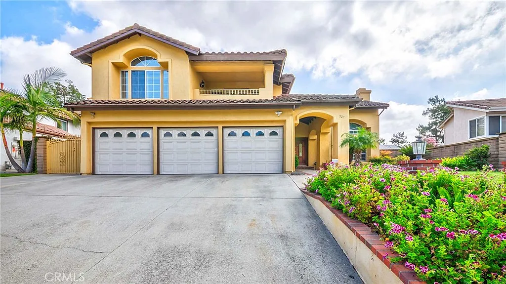 4 bed, 3265 sqft, $5,700 — Photo 1