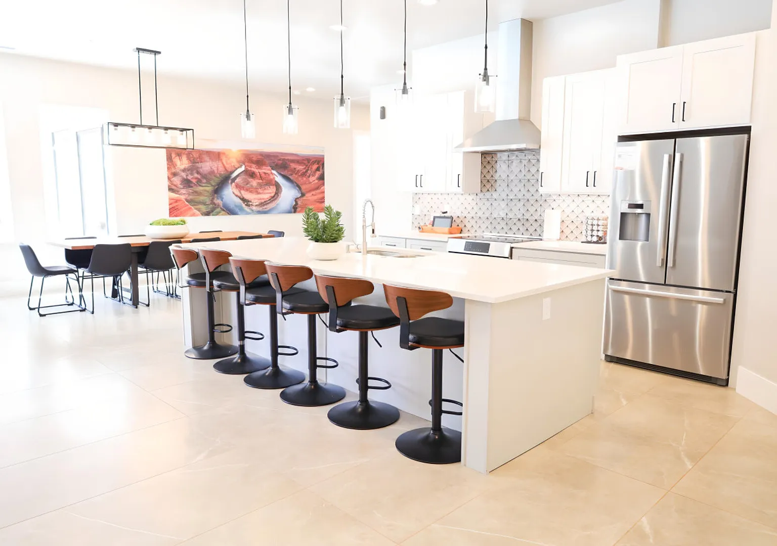 Modern Luxury Home w/ Private Pool, Spa, Mini Golf & Firepit — Photo 4
