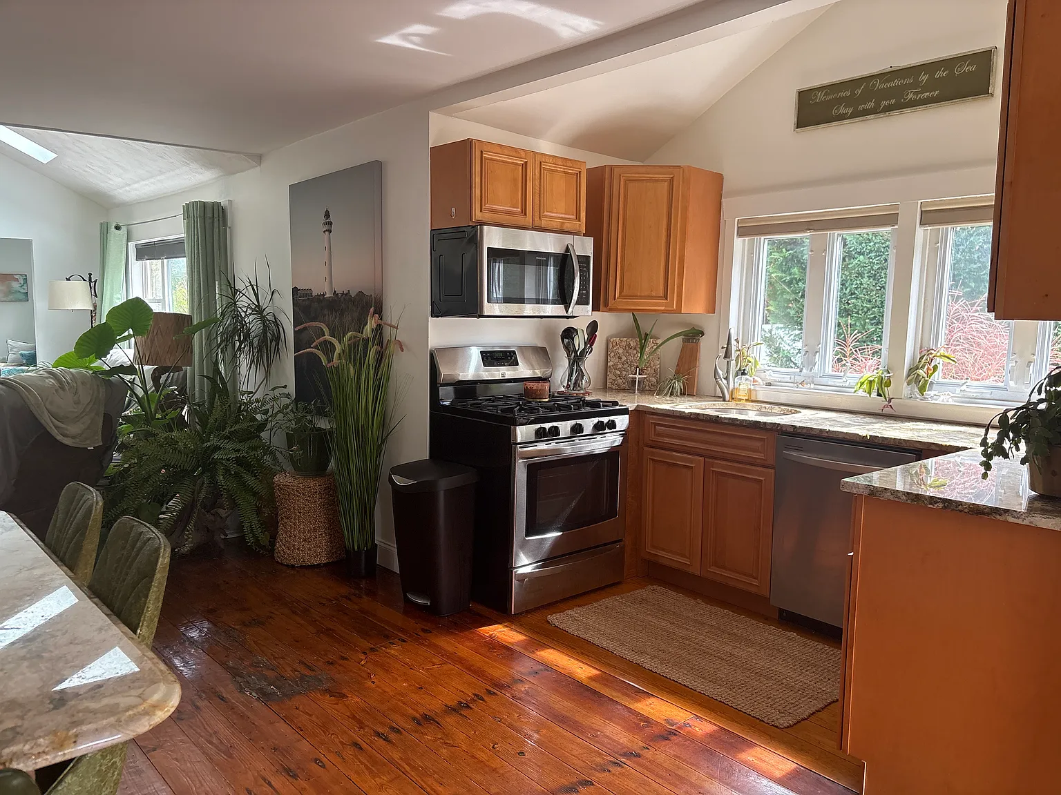 2 bed, 1000 sqft, $3,500 — Photo 2