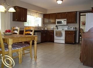 4th image of 37689 W Greenwood Dr