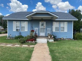 206 N 7th St, Sentinel, OK 73664