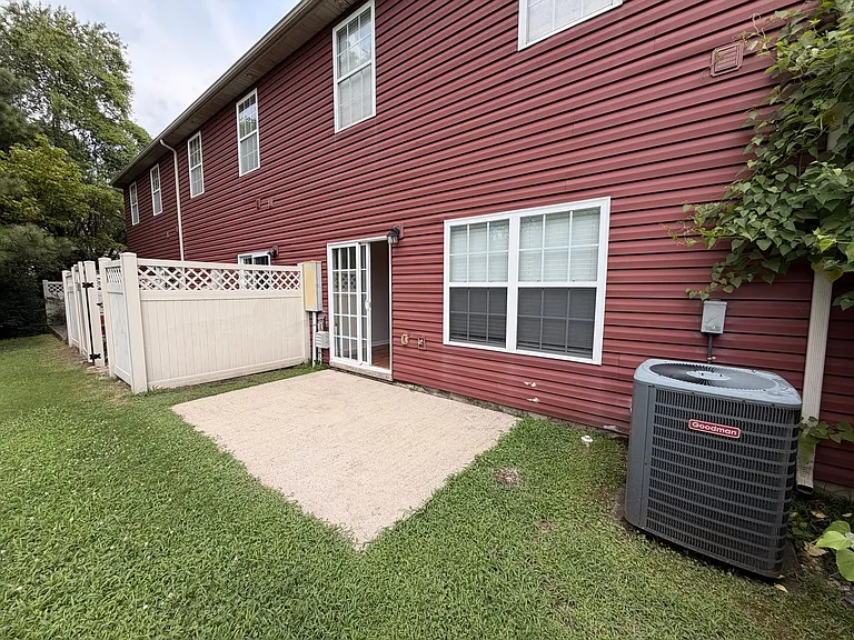 8115 Valley Oak Dr — Photo 22