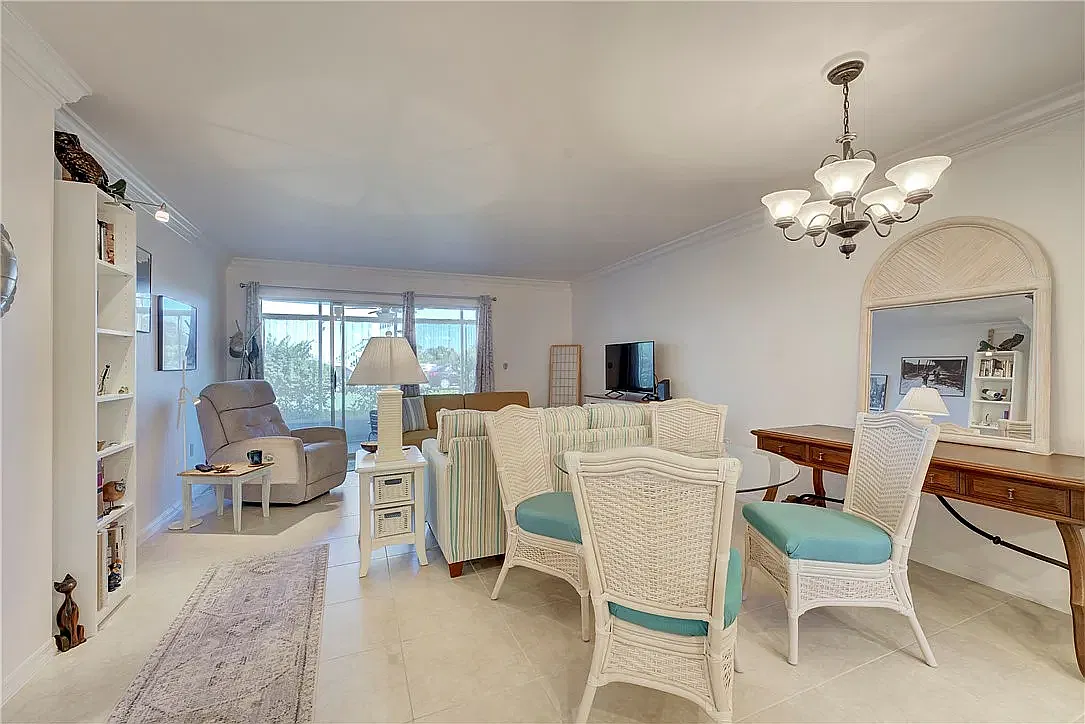 1901 Indian River Blvd — Photo 1