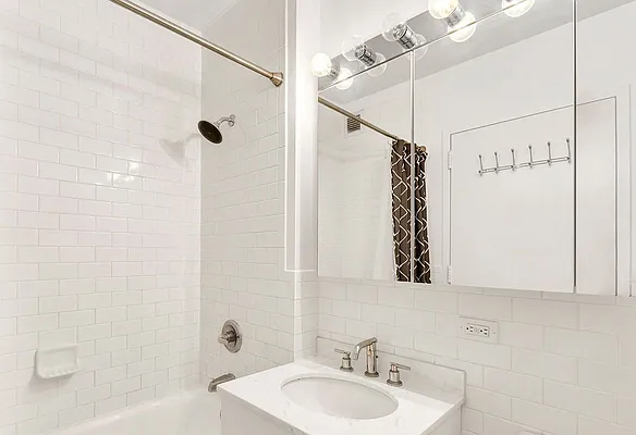 Rented by Casa Nolita Inc | media 8