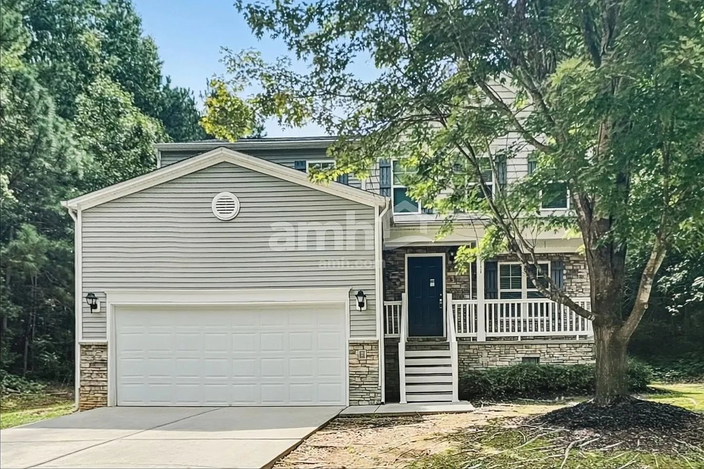 4 bed, 2.5 bath, 1990 sqft, $2,060 — Photo 1