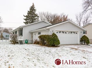 2330 Lori Dr SW, Cedar Rapids, IA 52404