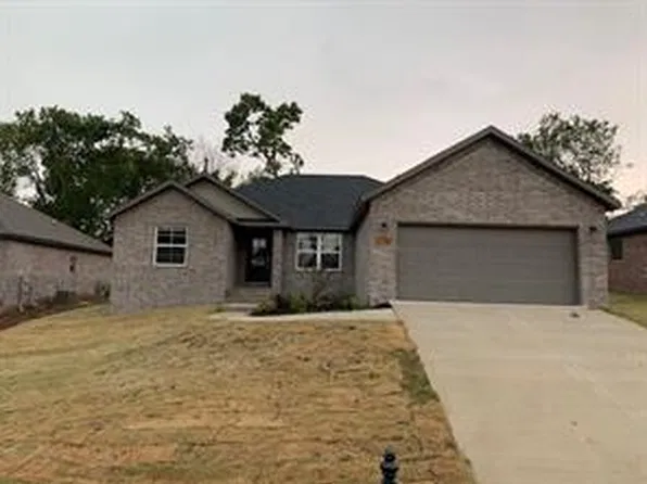 2748 S Olive Ct, Siloam Springs, AR 72761