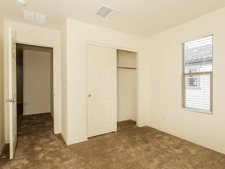 3815 S 58th Ln — Photo 17