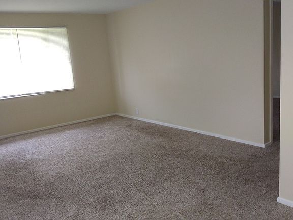 4th image of 3484 Western Ave #B