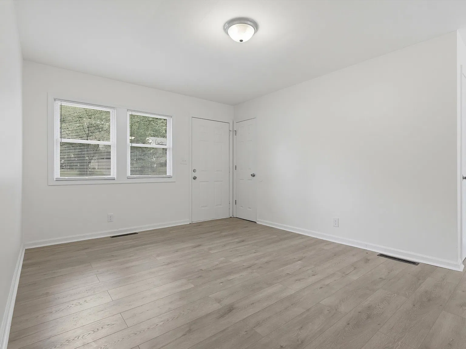 3 bed, 864 sqft, $1,500 — Photo 4