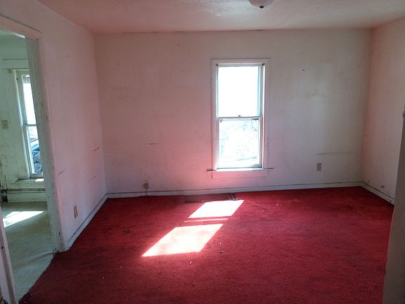 2nd image of 816 Willard St