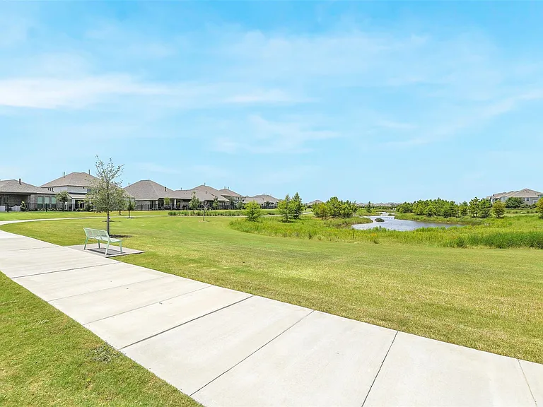 12754 Grayson County Dr — Photo 40