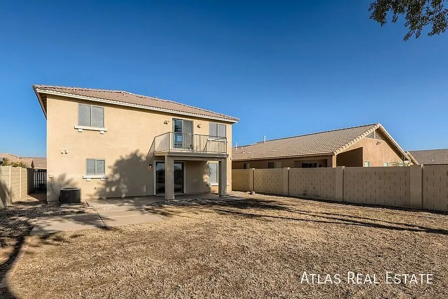 4 Bedroom 2.5 Bath 2 story home located in the beautiful San Tan! — Photo 4