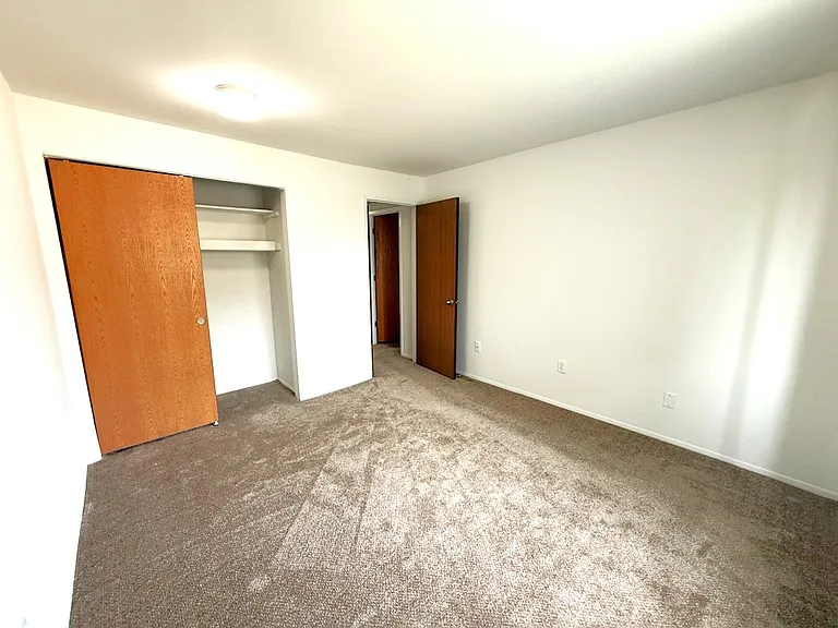 Charter Oaks Apartments — Photo 206