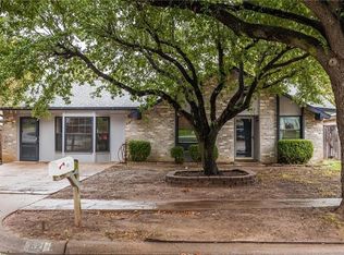 621 Hillcrest St, Mansfield, TX 76063