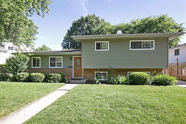 614 Lisa Rd photo 1