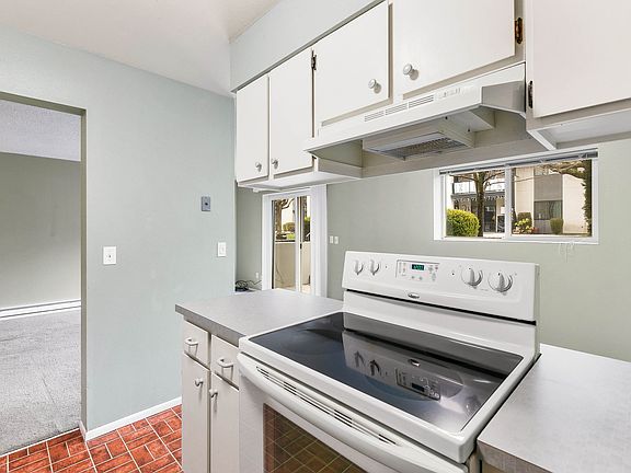 3rd image of 307 N Raymond Rd APT 18