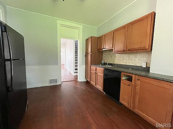 5th image of 1825 W Main St