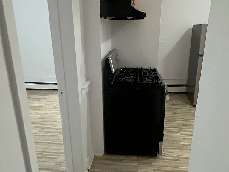 14 Lester St #2L — Photo 6