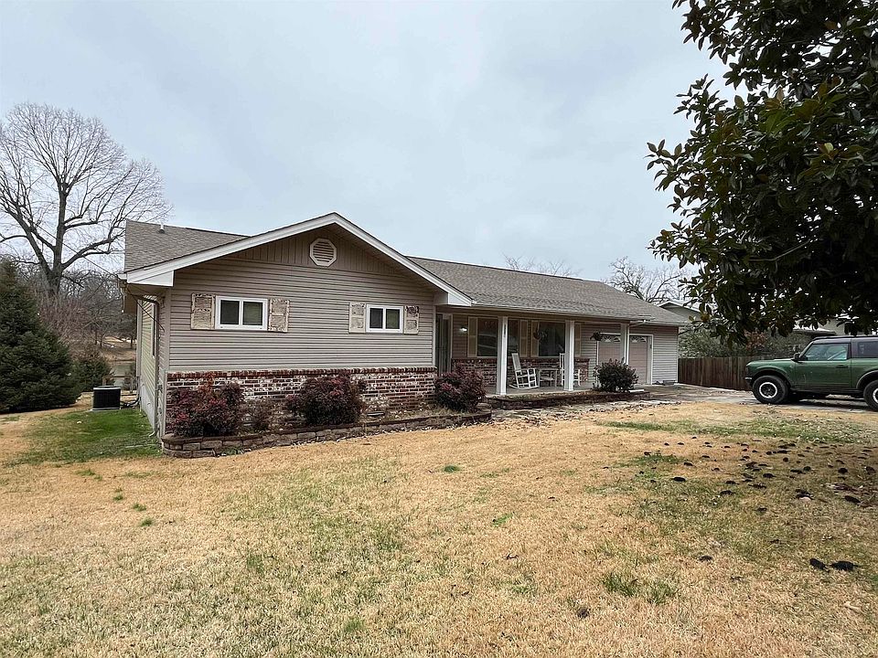 1st image of 1204 Emerald Ln