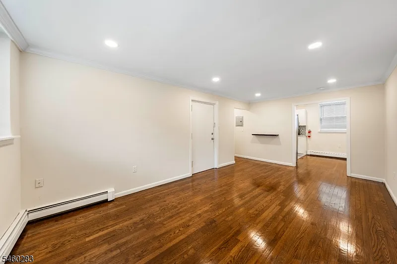 378 Valley St — Photo 3