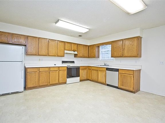 3rd image of 54 Holly Dr #A