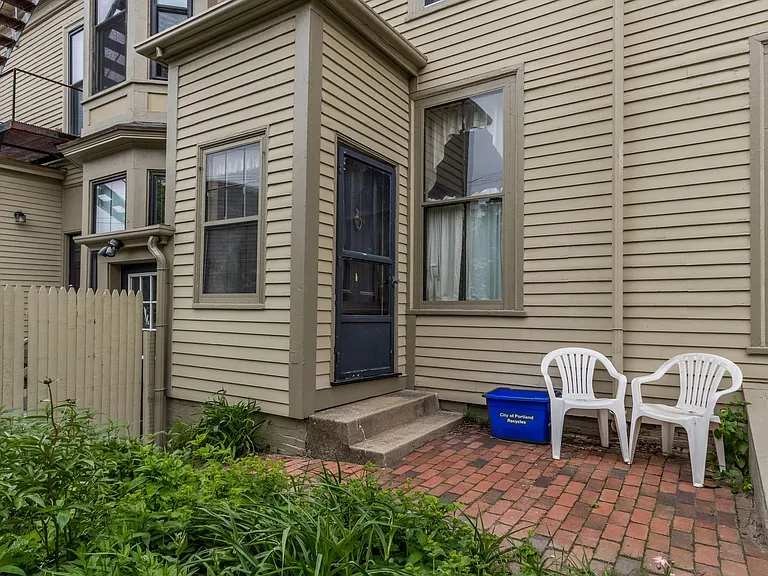 256 Vaughan St — Photo 43
