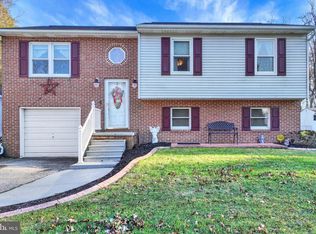 4 Trout Ln, Stewartstown, PA 17363