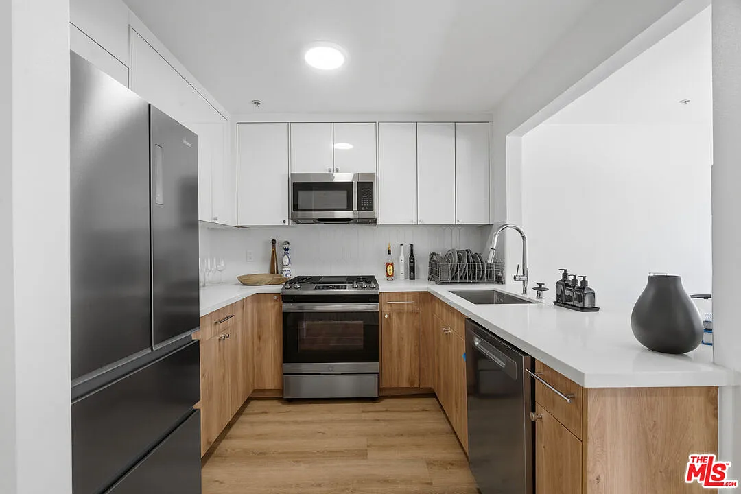 1 bed, 1.0 bath, 1000 sqft, $3,542 — Photo 4