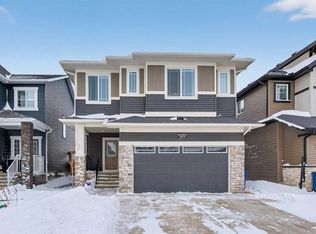 553 E Baywater Mnr SW, Airdrie, AB T4B 5R7