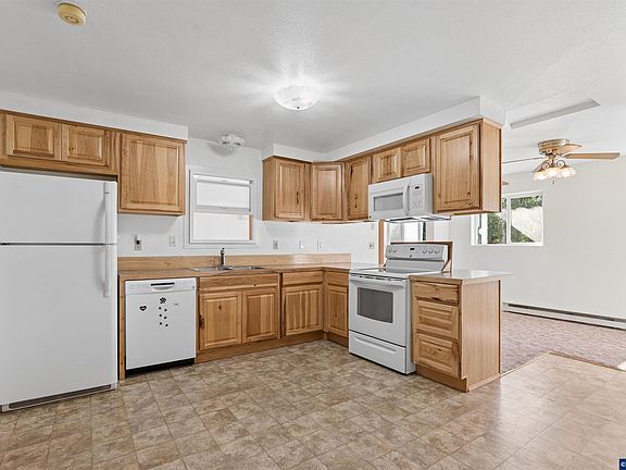 2nd image of 82600 Green Valley St