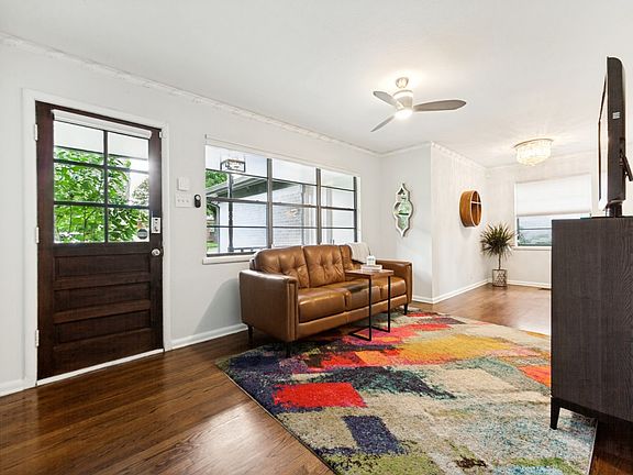 3rd image of 226 Leda Dr