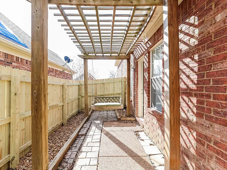 8574 Napoli Dr — Photo 13