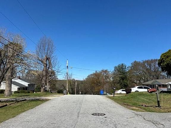 4th image of 111 Williamsburg Dr