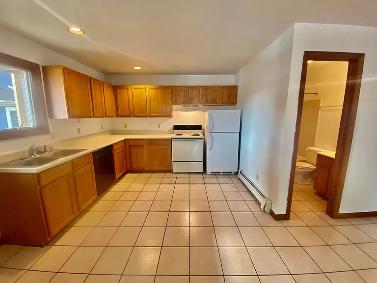 512 W Cross St — Photo 23