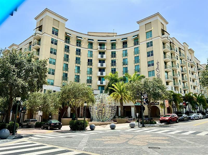 1st image of 610 Clematis St APT 524